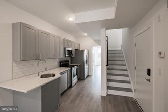 Building Photo - 1709 Snyder Ave
