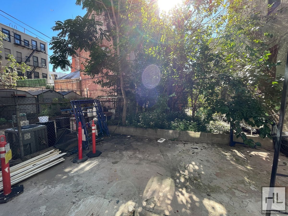 Building Photo - GRAND STREET / Spacious Williamsburg 3-Bed...