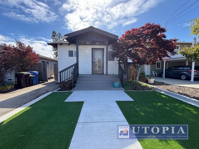 Building Photo - Charming, Sun-Filled 2BD/1BA Home on Quiet...