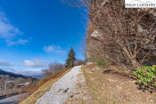 Building Photo - 303 Sugar Top Dr