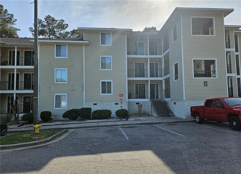 Building Photo - 3375 Galleria Dr