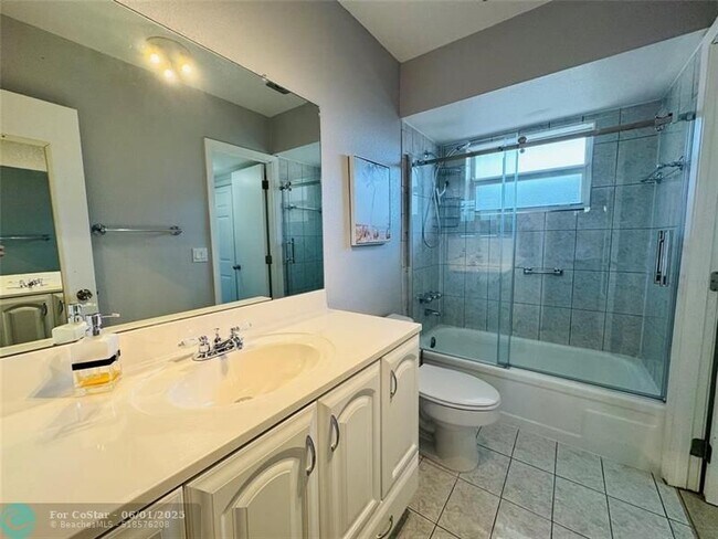 Building Photo - 5131 W Oakland Park Blvd