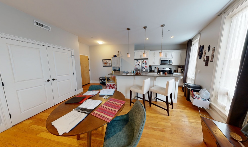 Building Photo - 168 Hampshire St