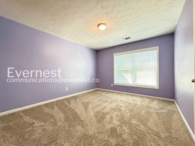 Building Photo - 729 Mountain Laurel Dr