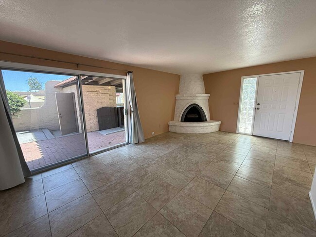 Building Photo - 5204 N Tigua Dr