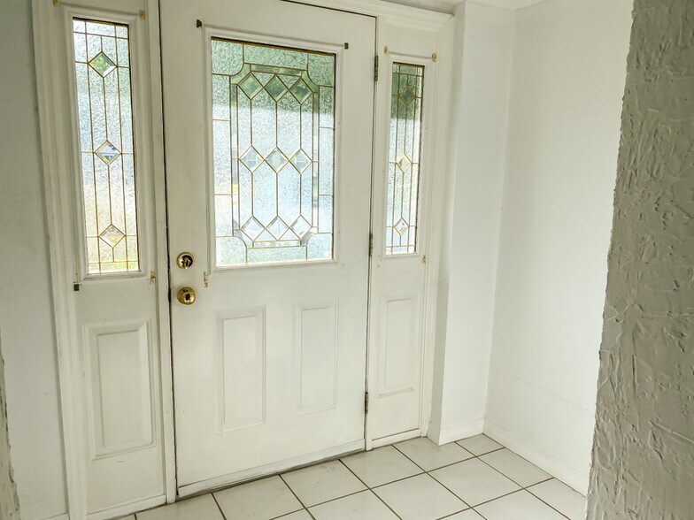 Building Photo - 151 S Triplet Lake Dr