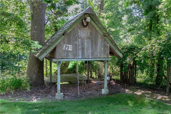 Building Photo - 21 Woods Rd