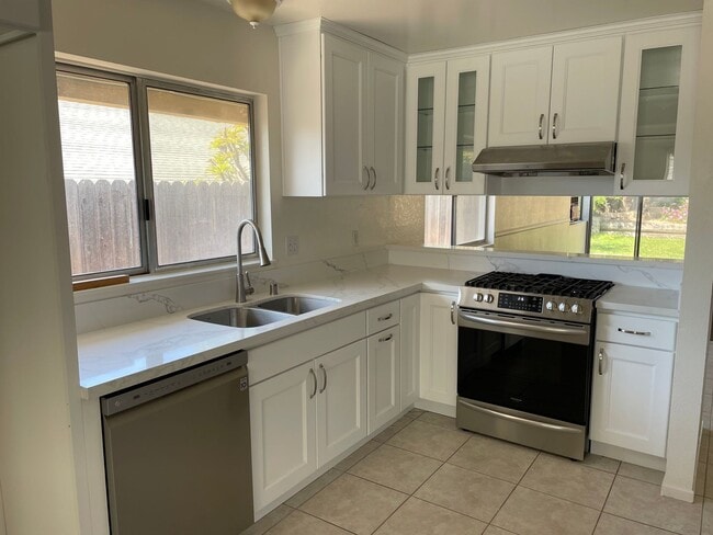 Building Photo - One story home in Mission Oaks near Las Colinas
