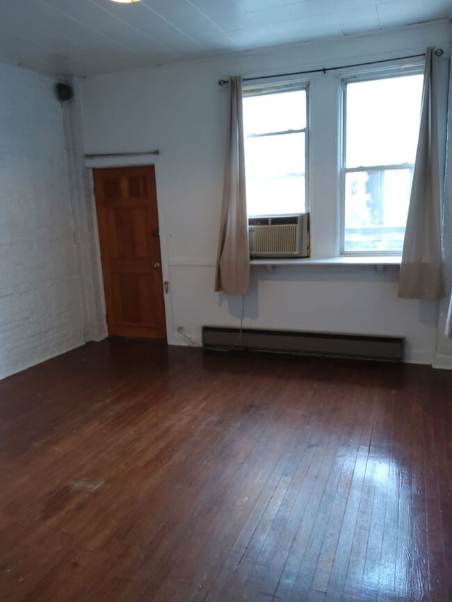Building Photo - 2833 St Paul St