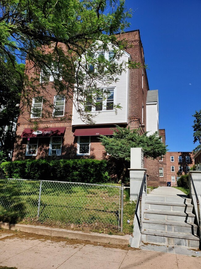 Building Photo - 323 Winthrop Ave