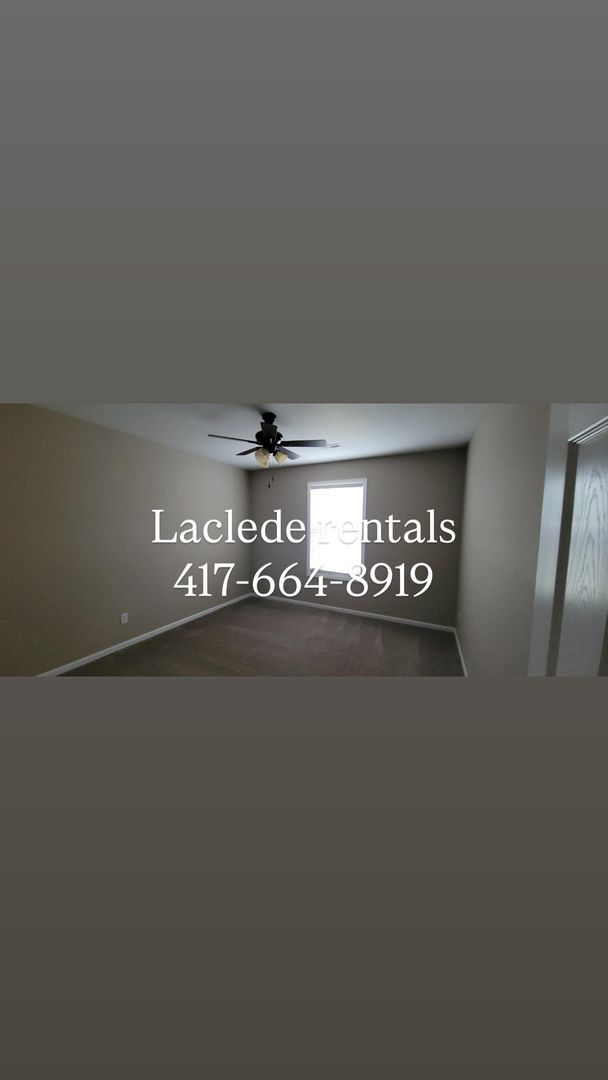 Building Photo - 3 Bedroom 2 Bath with an attached 2 Car Garage