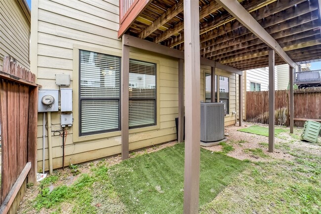 Building Photo - 1335 Studer St