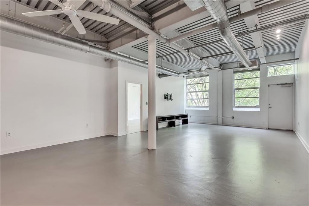 Building Photo - 400 Village Pkwy