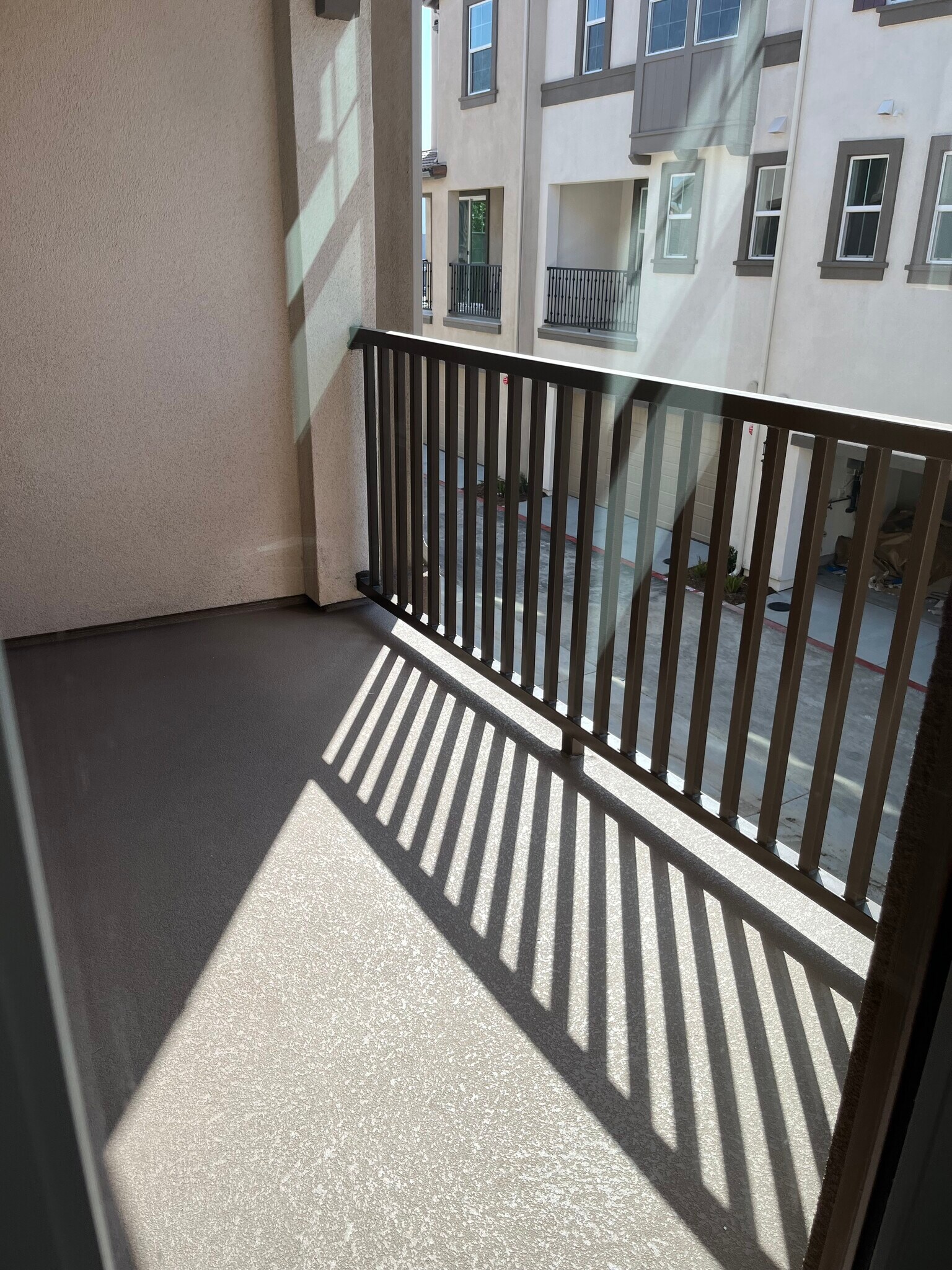 Building Photo - 28019 Oakdale Dr