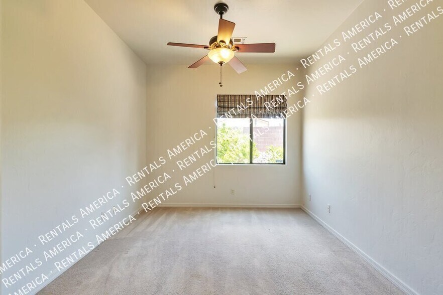 Building Photo - 13135 N Kenosha Bluff Dr