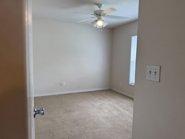 Building Photo - 87 Pine Crse Dr