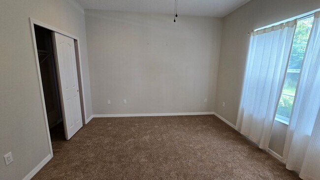 Building Photo - 3/2 w/ home office and 2 car garage