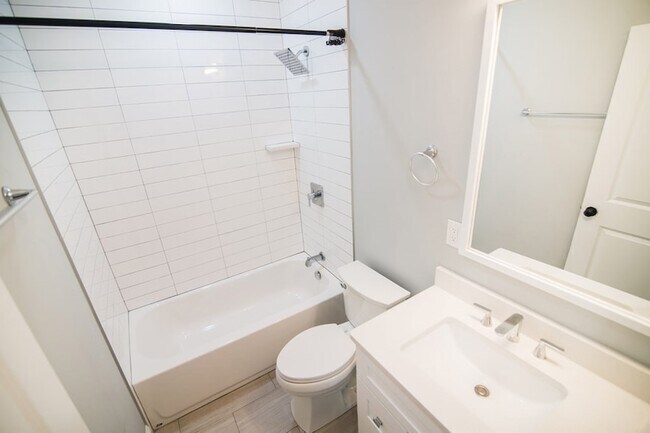 Building Photo - 757 Washington St