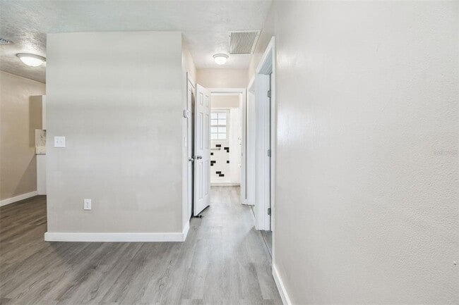 Building Photo - 337 4th St W