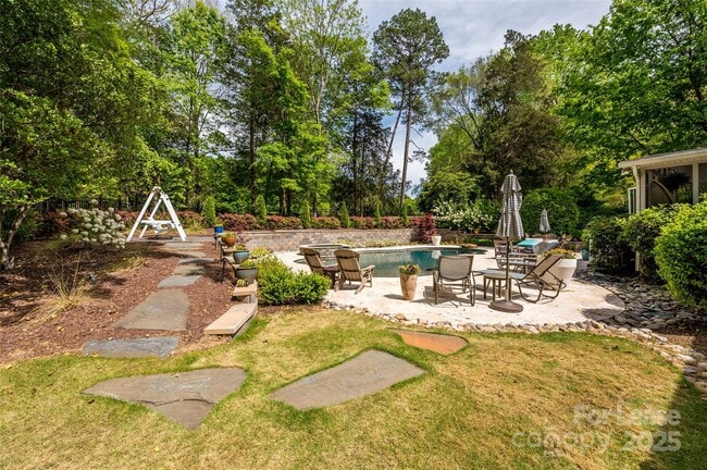 Building Photo - 10316 Whitethorn Dr