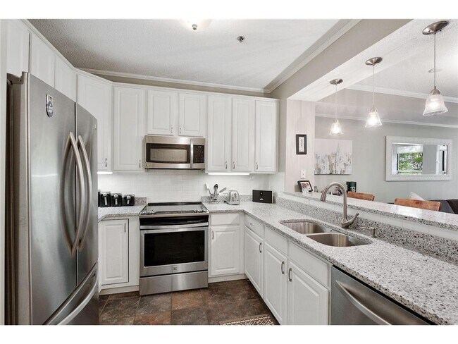 Building Photo - 645 N 1st St