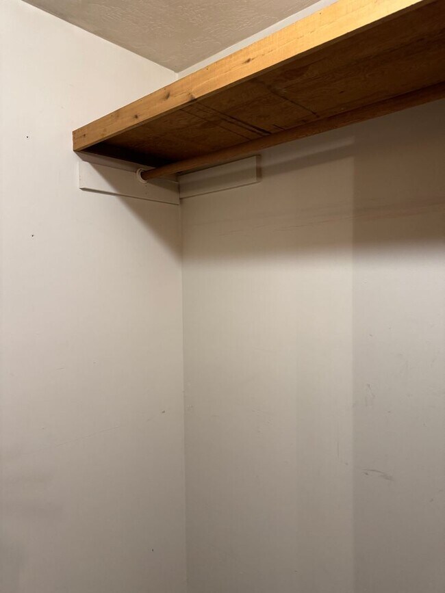 Building Photo - Spacious secluded house in Thurston Hills!