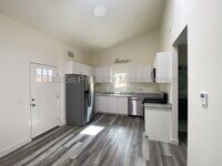 Building Photo - 708 Calle Pensamiento