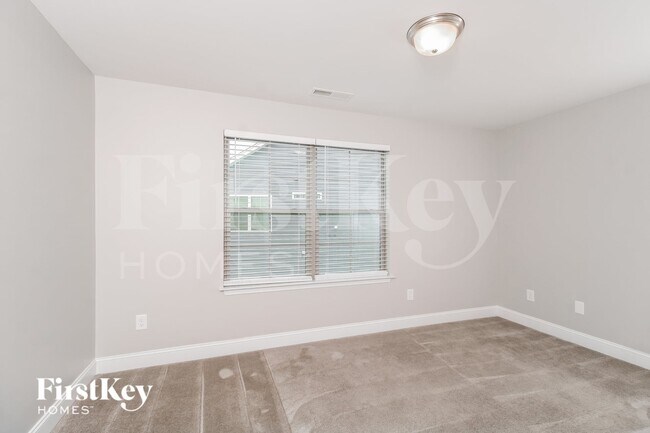 Building Photo - 5601 Marblehead Dr
