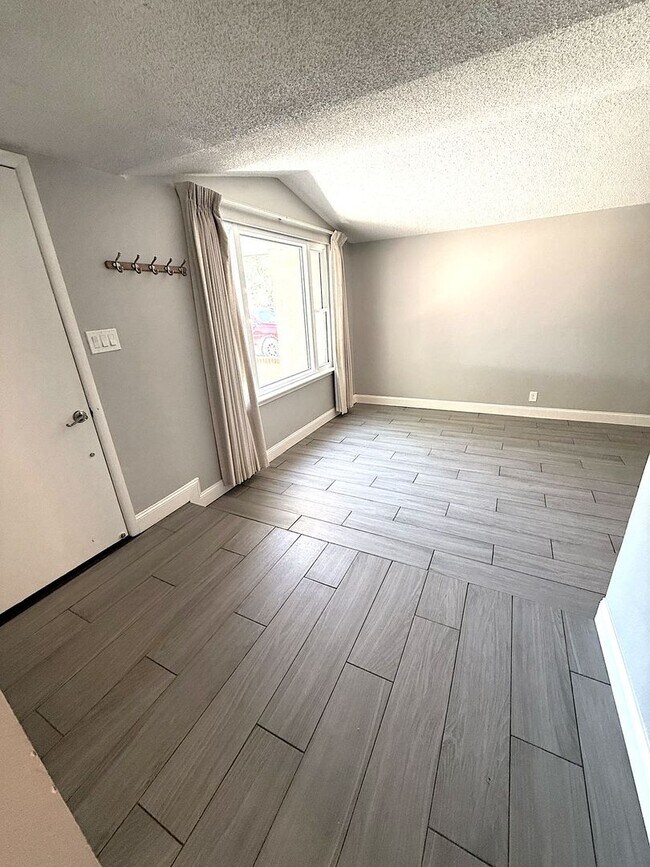 Building Photo - Charming 3 bedroom in NE Albuquerque. Osuna/San Pedro area near San Mateo. Refrigerated Air! 2 Ca...