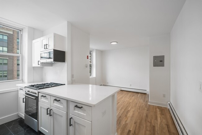 Building Photo - 1327 Willow Ave