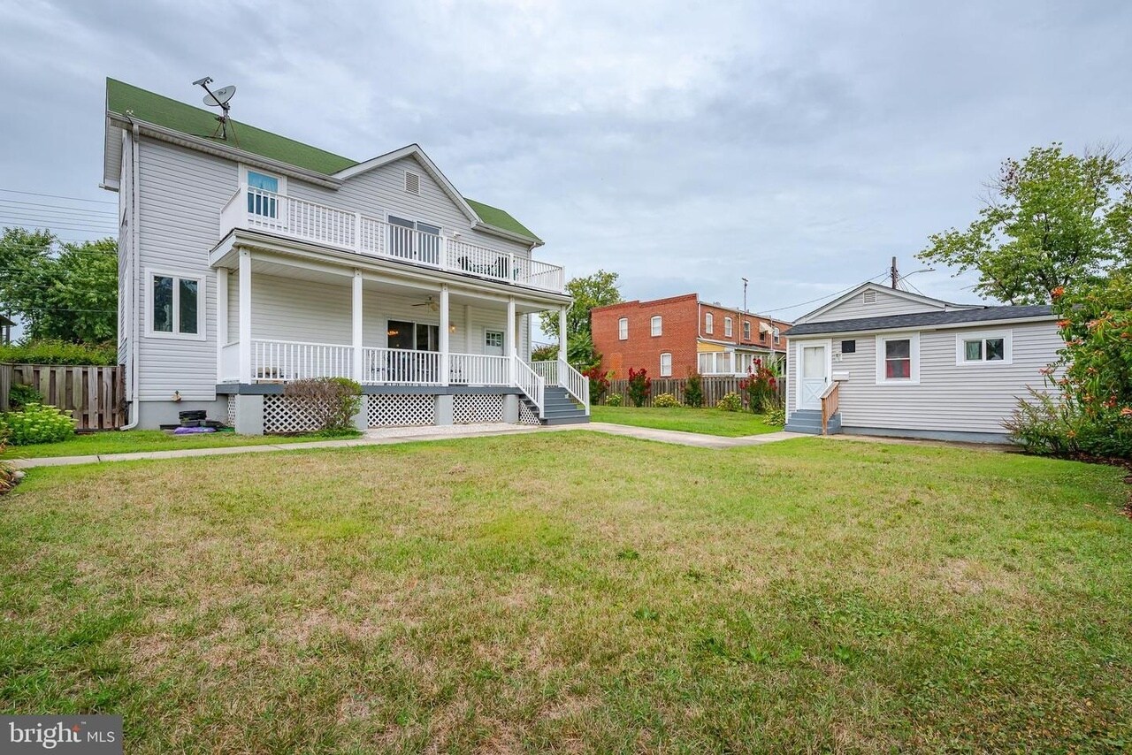 Building Photo - 1007 Church St