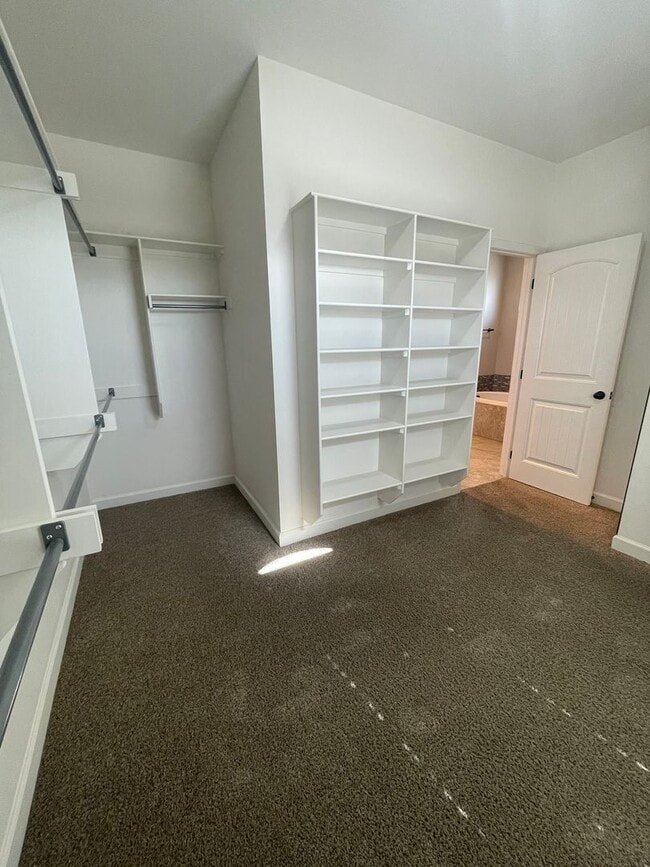 Building Photo - Great location in Sherwood