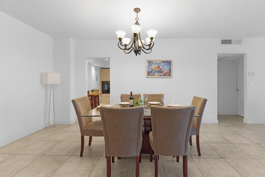 Building Photo - 4001 S Ocean Dr