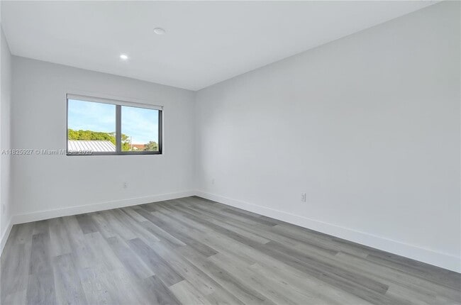 Building Photo - 4226 NE 7th Terrace