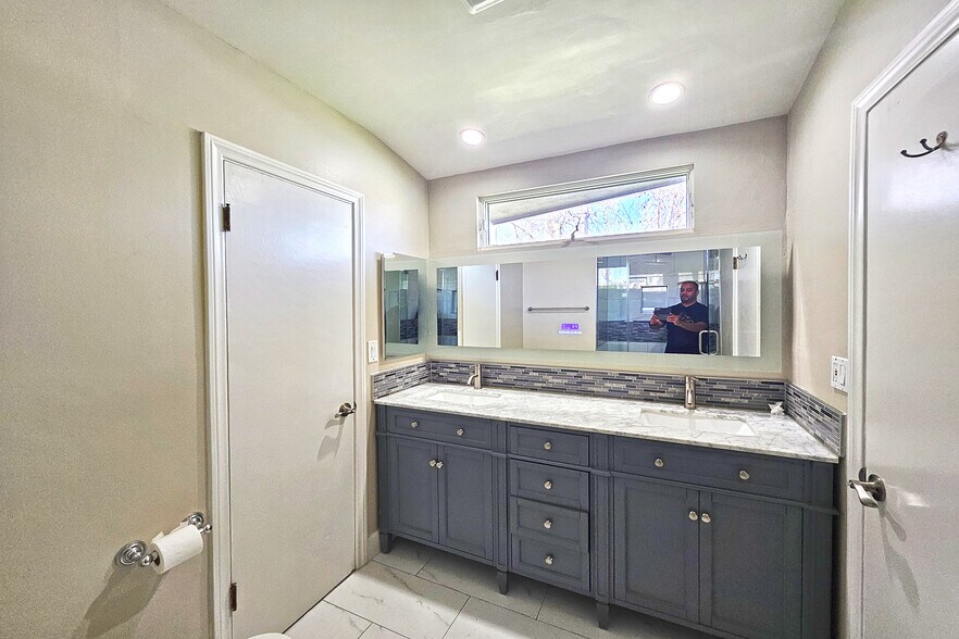 Building Photo - 23526 Dolorosa St