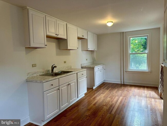 Building Photo - 131 E Antietam St