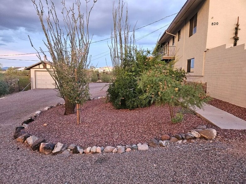 Building Photo - 820 S Yaqui Dr