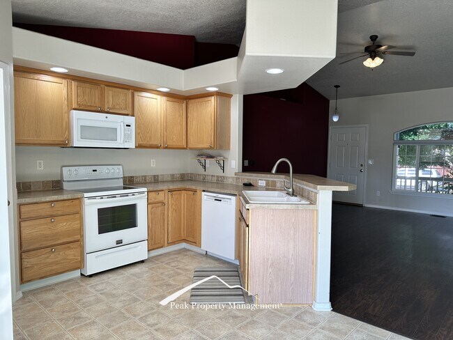 Building Photo - 605 W Mulberry Loop