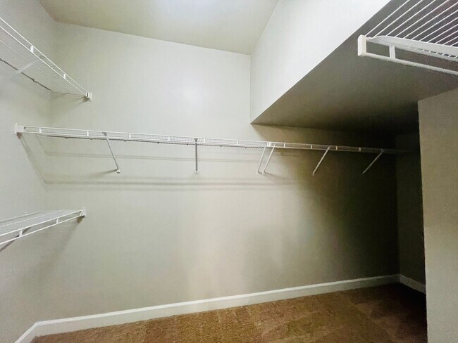 Building Photo - 3 Bedroom/2.5 Bath Townhome with garage in Wild Wing!