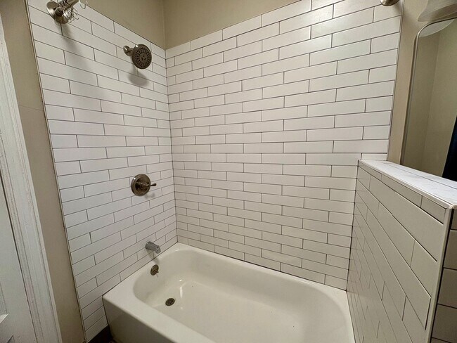 Building Photo - 1224 Eckert Ave