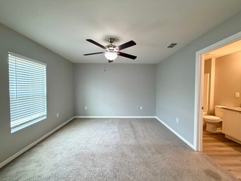 Building Photo - 687 Gila Dr