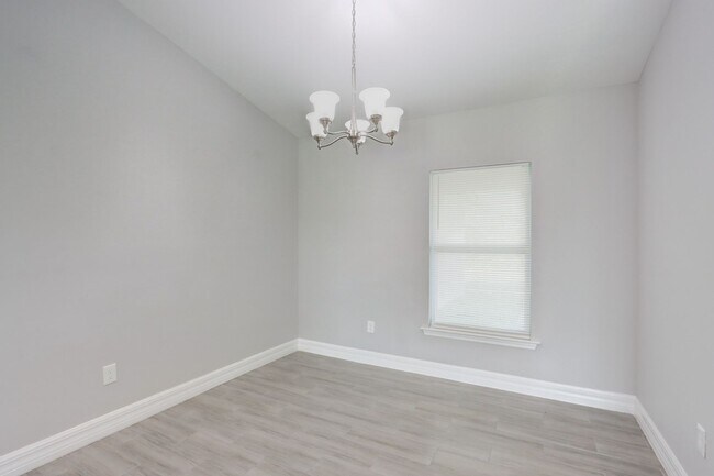 Building Photo - MUST SEE-CUSTOM BUILT-LARGE NEWER CONSTRUT...