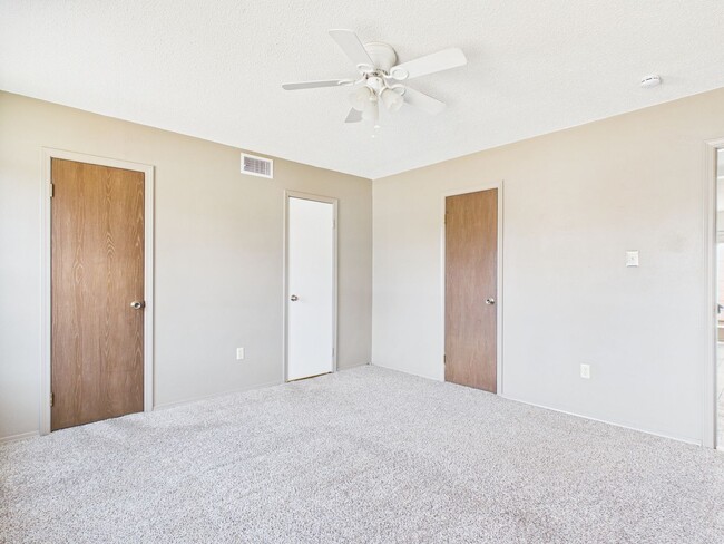 Building Photo - Beautiful in Belmar!