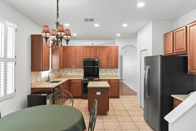 Building Photo - 3 bedroom, 3 bath with flex space  in Wint...