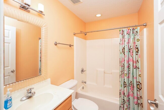 Building Photo - 4040 Red Pine Ln
