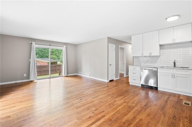 Building Photo - 2179 Beech Valley Dr