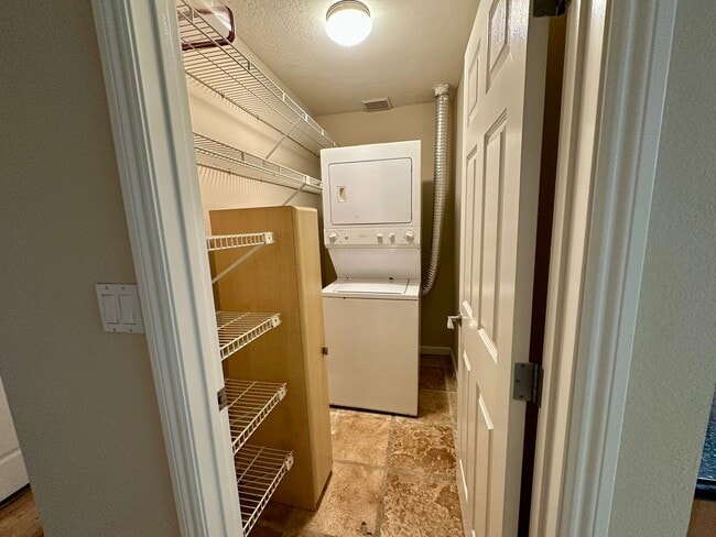 Building Photo - Cupertino Villas Condo
