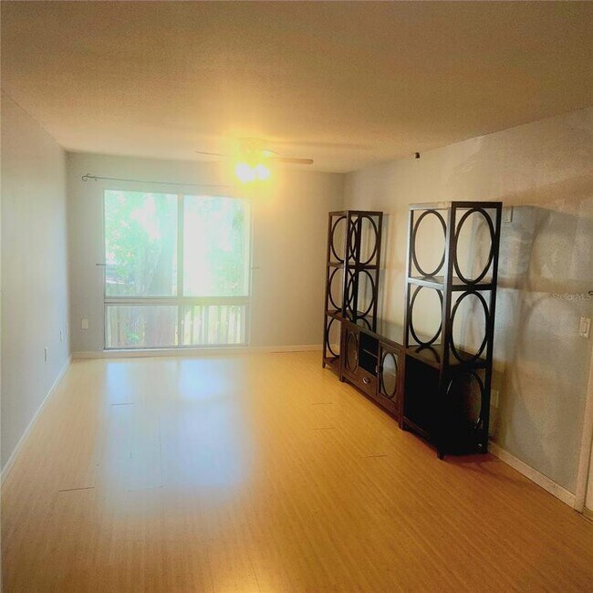Building Photo - 1700 SW 16th Ct