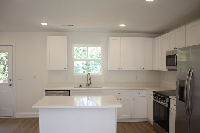Building Photo - Almost - Brand new townhouse in Kannapolis...