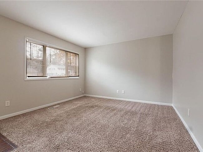 Building Photo - 1410 Willow Dr